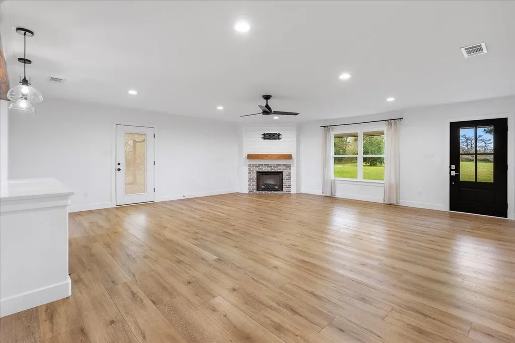 8082 County Road 308 Grandview TX 76050