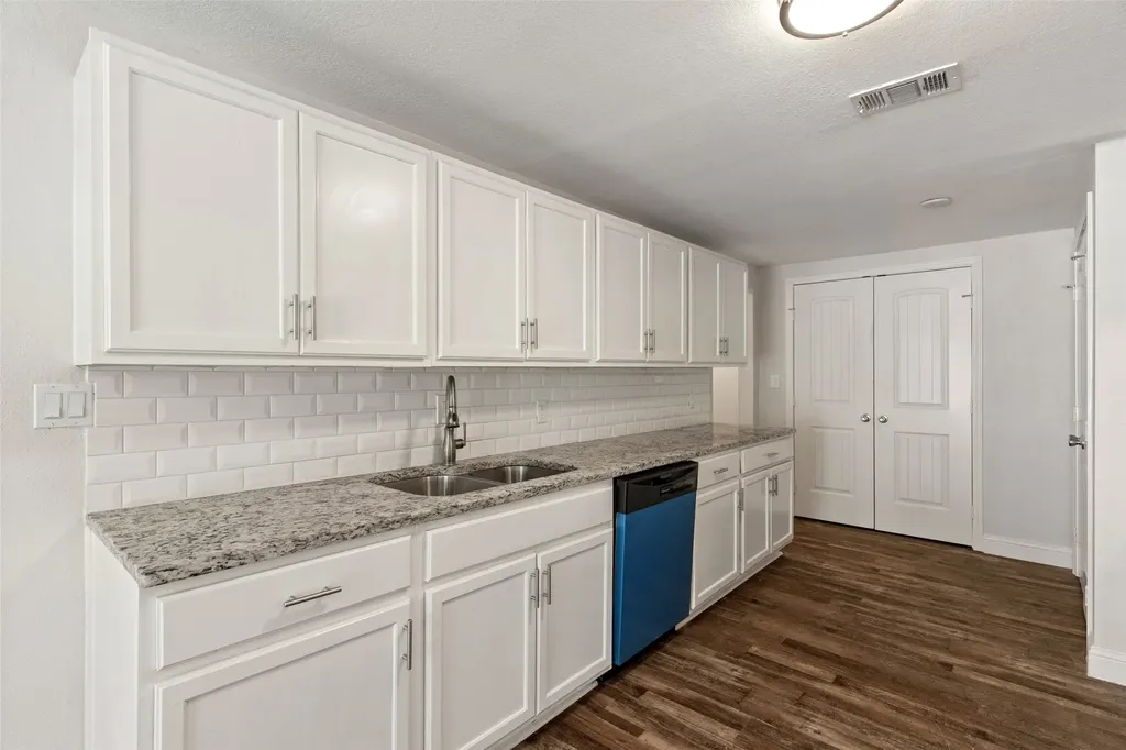 3123 Biway Street Sansom Park TX 76114
