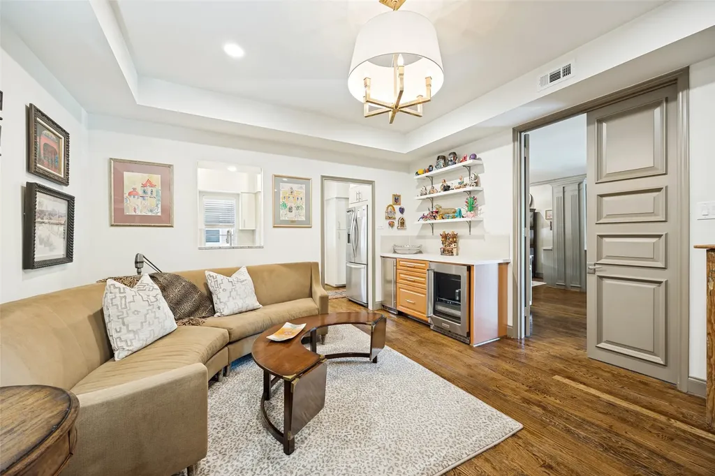 6318 Bandera Avenue Dallas TX 75225