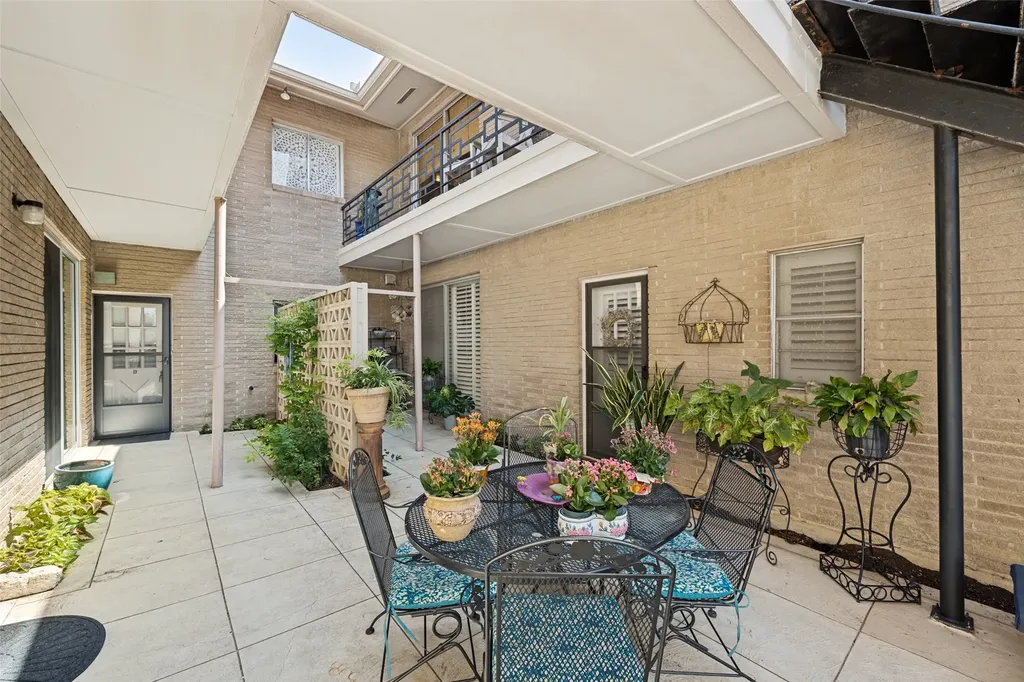 6318 Bandera Avenue Dallas TX 75225
