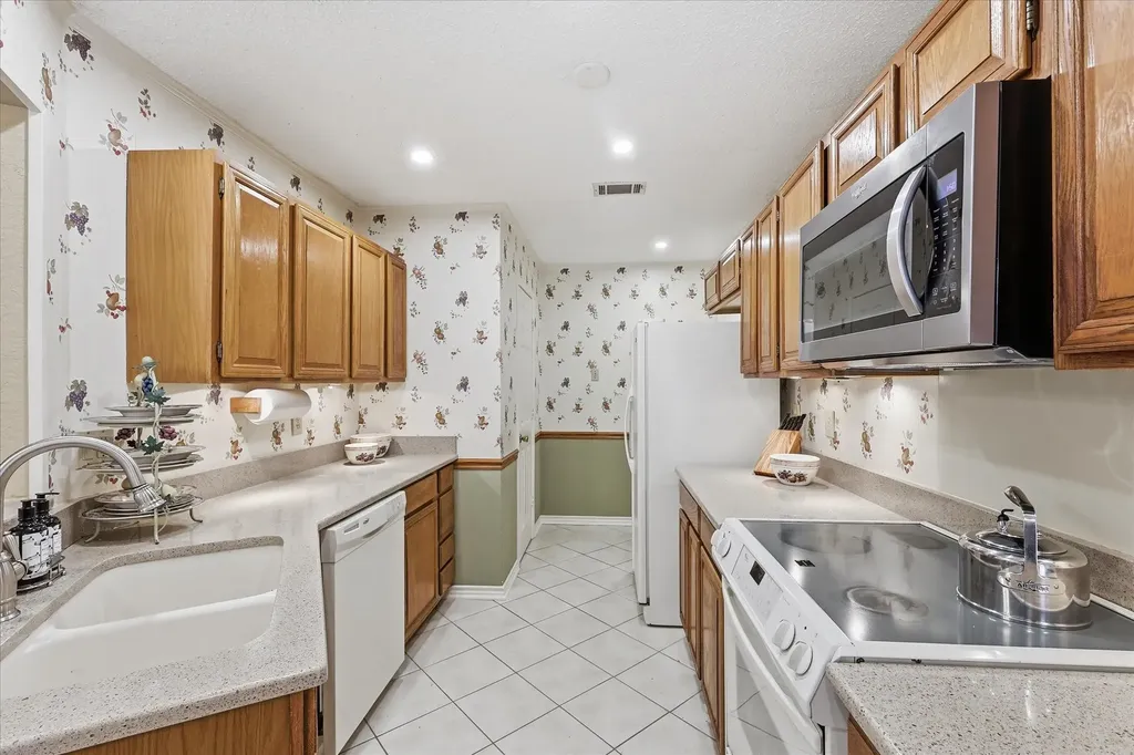 18095 Whispering Gables Lane Dallas TX 75287