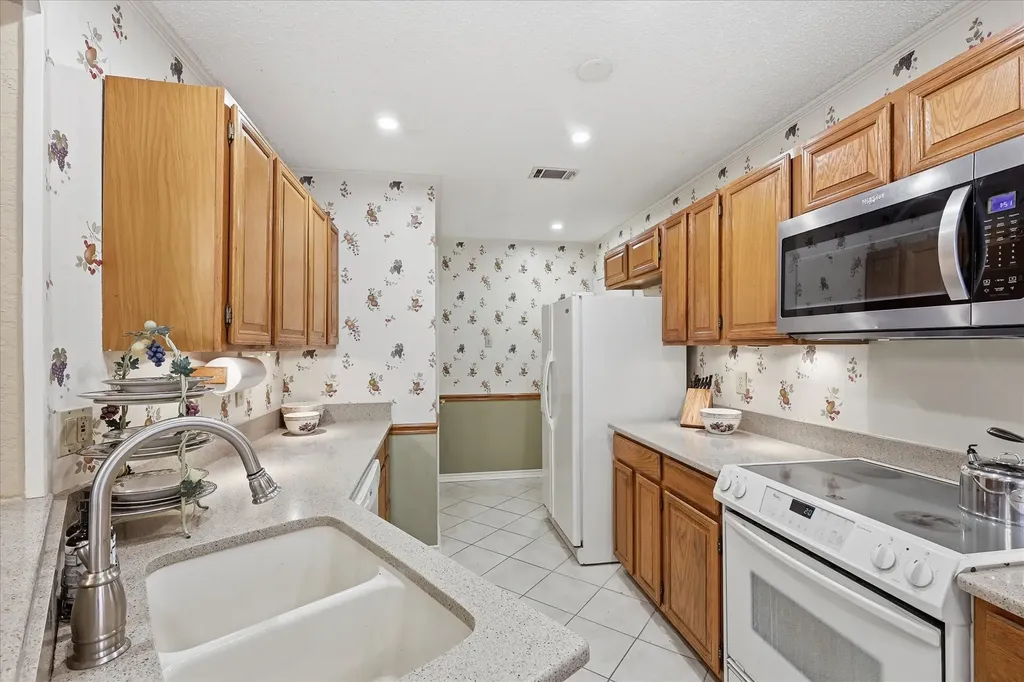 18095 Whispering Gables Lane Dallas TX 75287