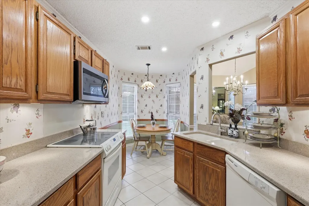 18095 Whispering Gables Lane Dallas TX 75287