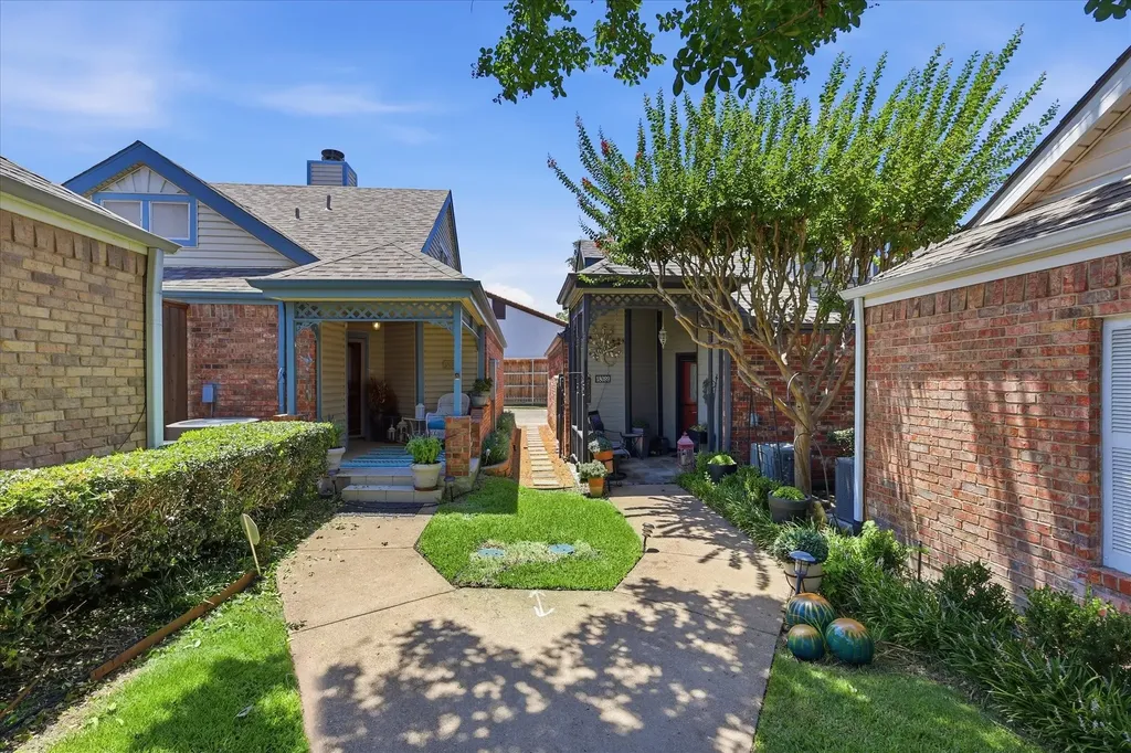 18095 Whispering Gables Lane Dallas TX 75287
