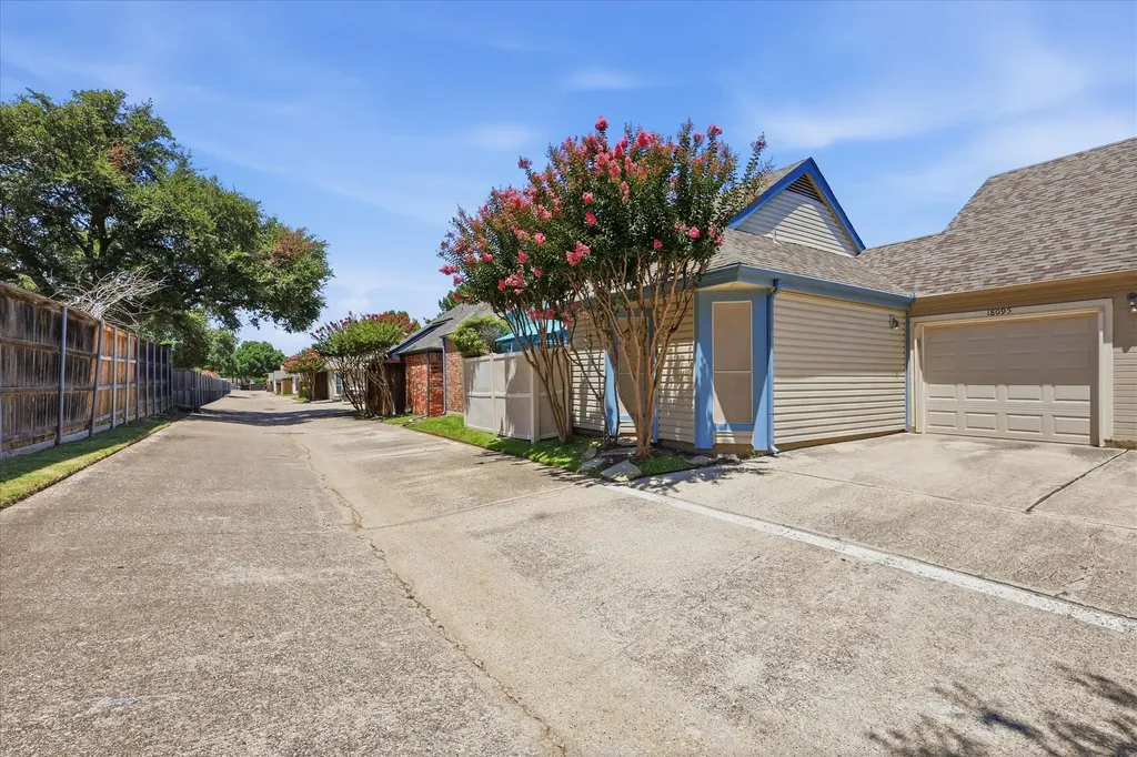 18095 Whispering Gables Lane Dallas TX 75287