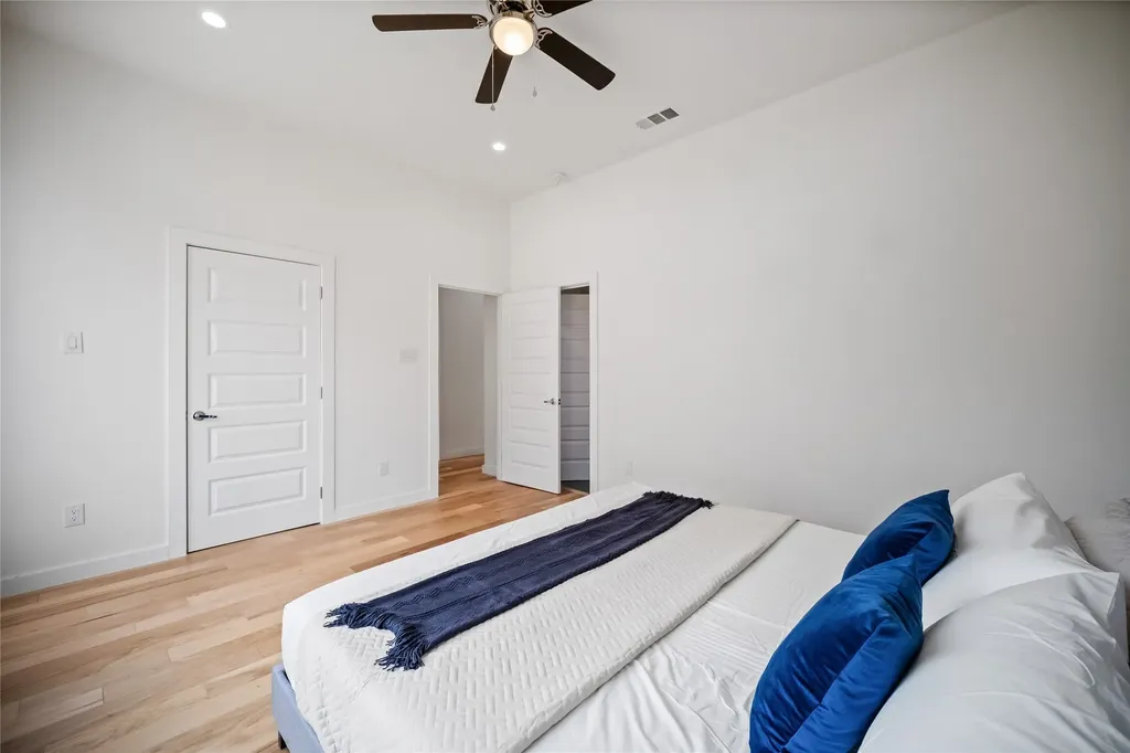 1350 Strickland Street Dallas TX 75216