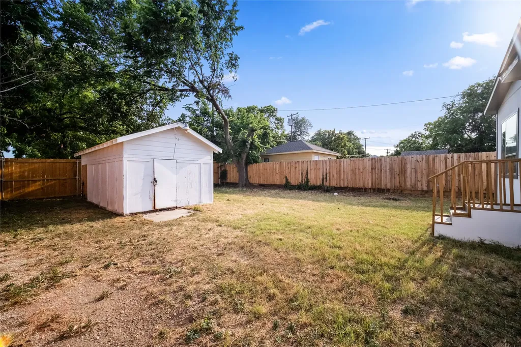 1350 Strickland Street Dallas TX 75216