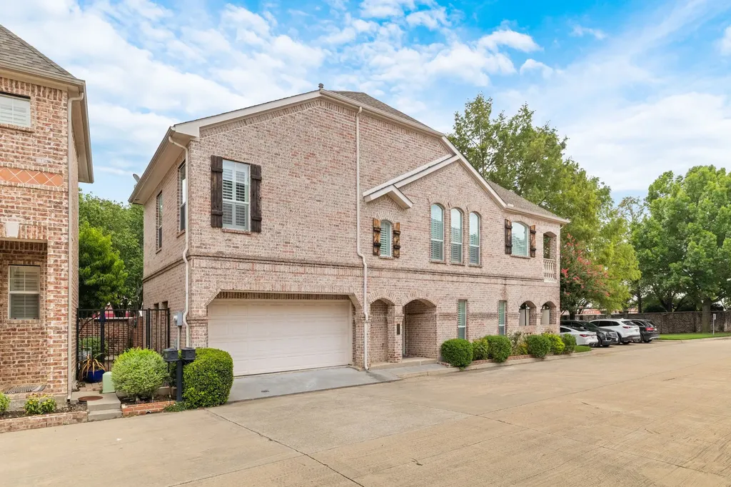 18130 Frankford Lakes Circle Dallas TX 75252