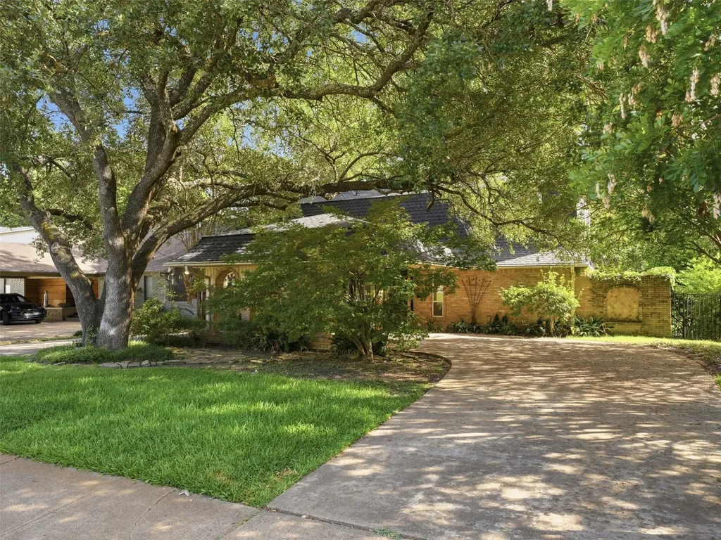 6815 Lyre Lane Dallas TX 75214