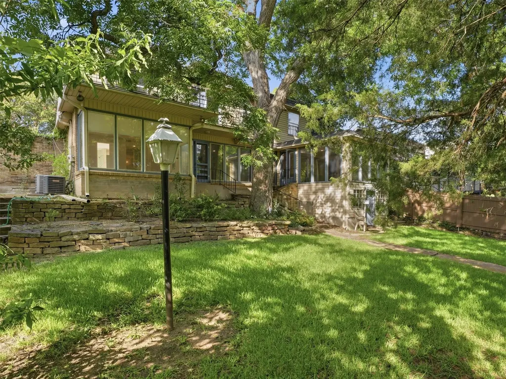 6815 Lyre Lane Dallas TX 75214
