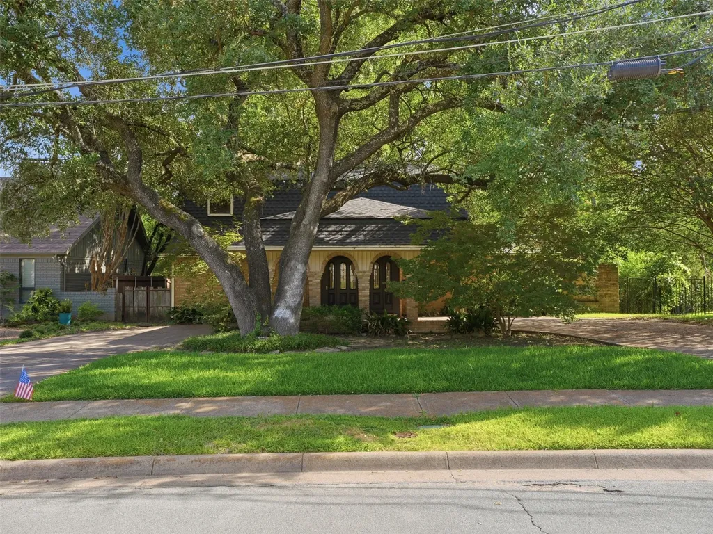 6815 Lyre Lane Dallas TX 75214
