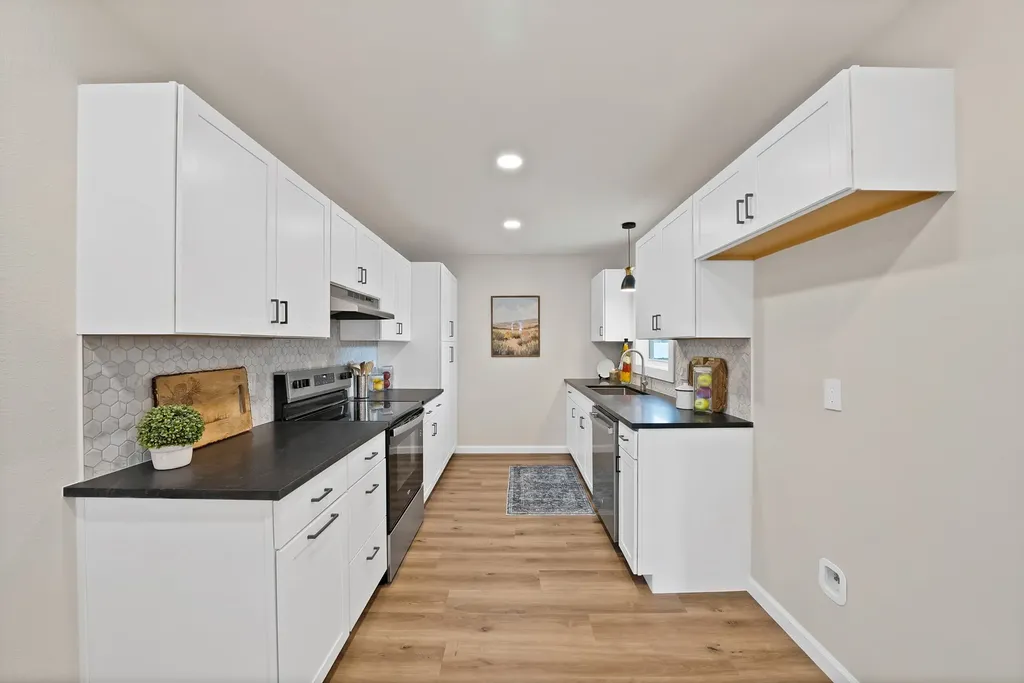 1104 E Russell Avenue Carrollton TX 75006