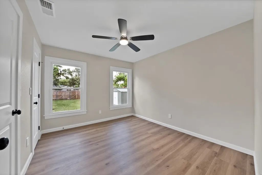 1104 E Russell Avenue Carrollton TX 75006