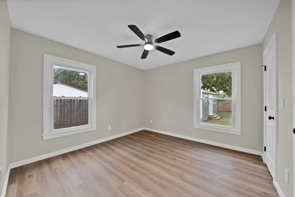 1104 E Russell Avenue Carrollton TX 75006