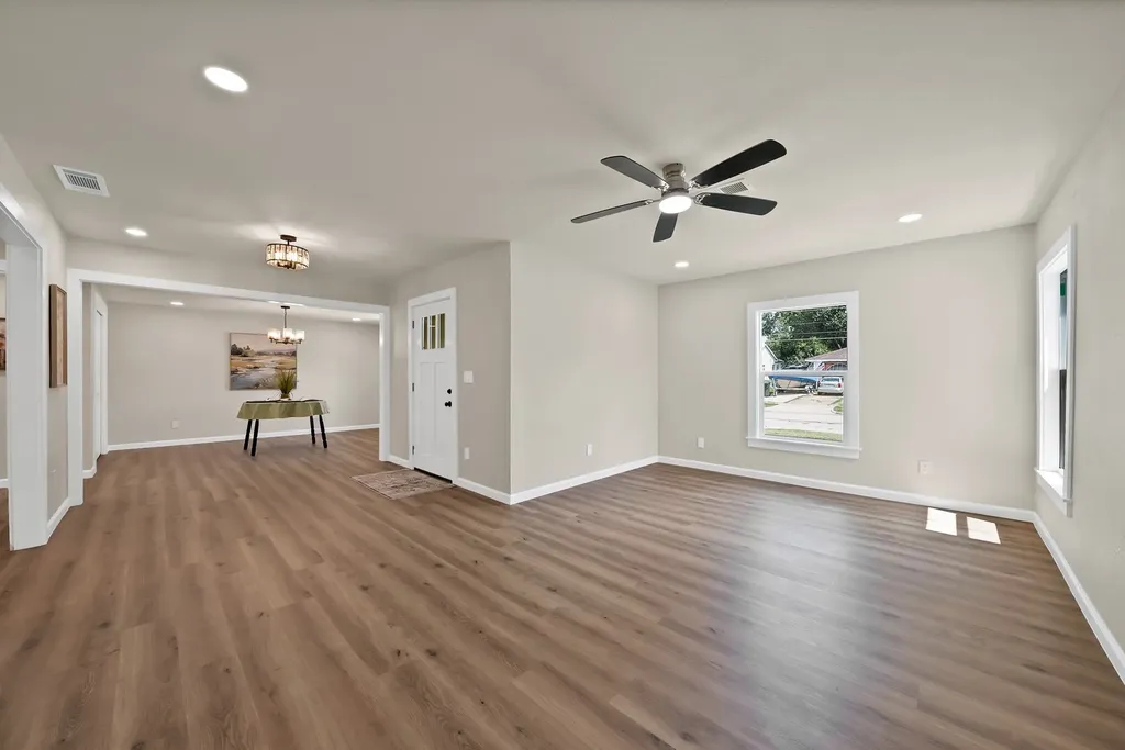 1104 E Russell Avenue Carrollton TX 75006