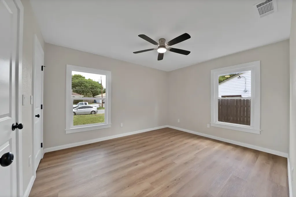 1104 E Russell Avenue Carrollton TX 75006