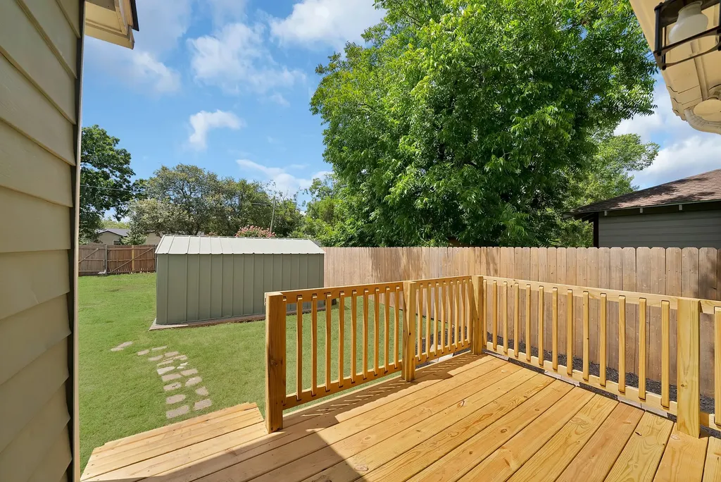 1104 E Russell Avenue Carrollton TX 75006