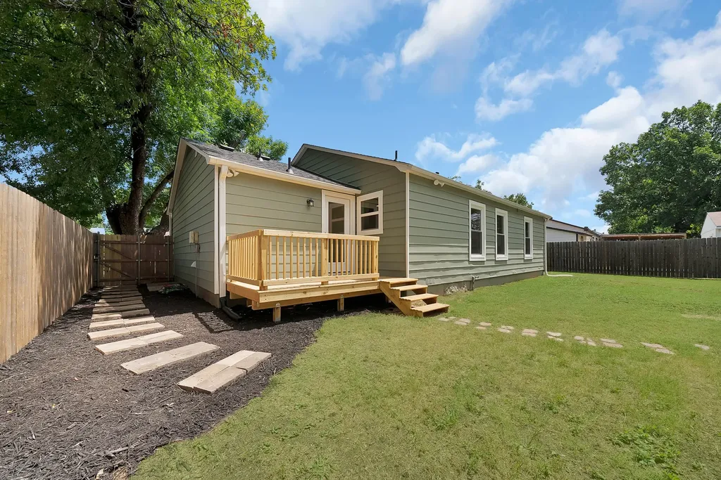 1104 E Russell Avenue Carrollton TX 75006