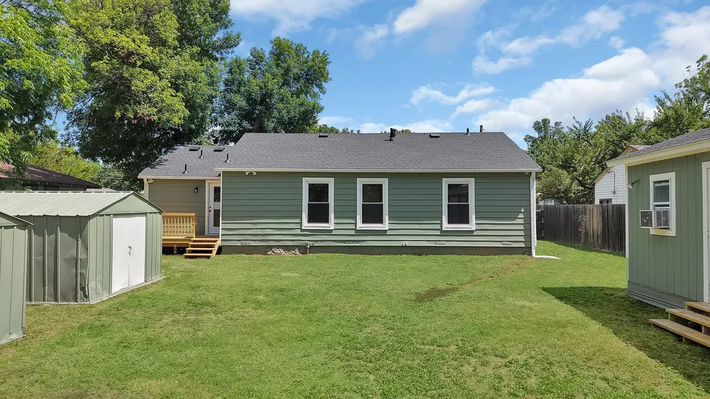 1104 E Russell Avenue Carrollton TX 75006