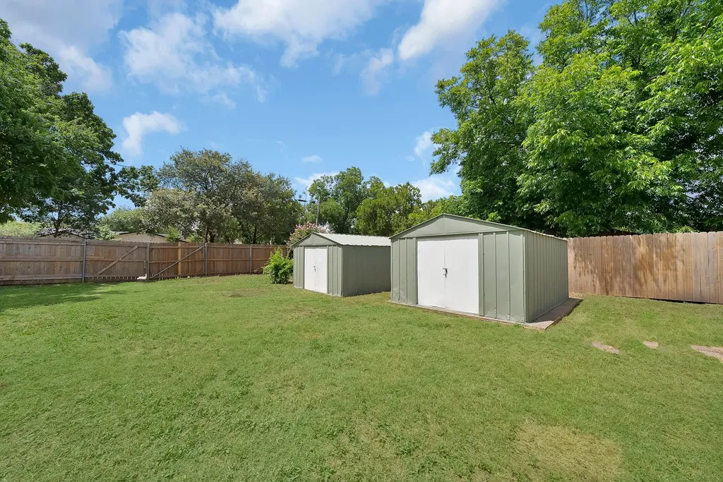1104 E Russell Avenue Carrollton TX 75006