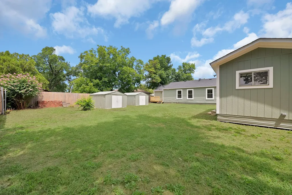 1104 E Russell Avenue Carrollton TX 75006