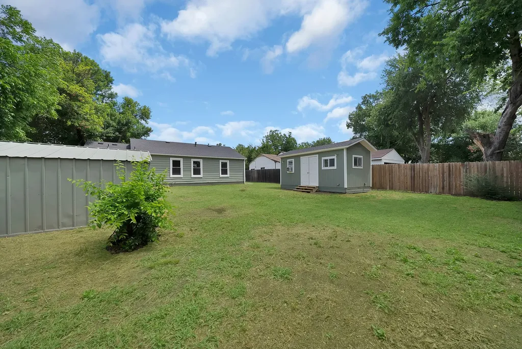 1104 E Russell Avenue Carrollton TX 75006
