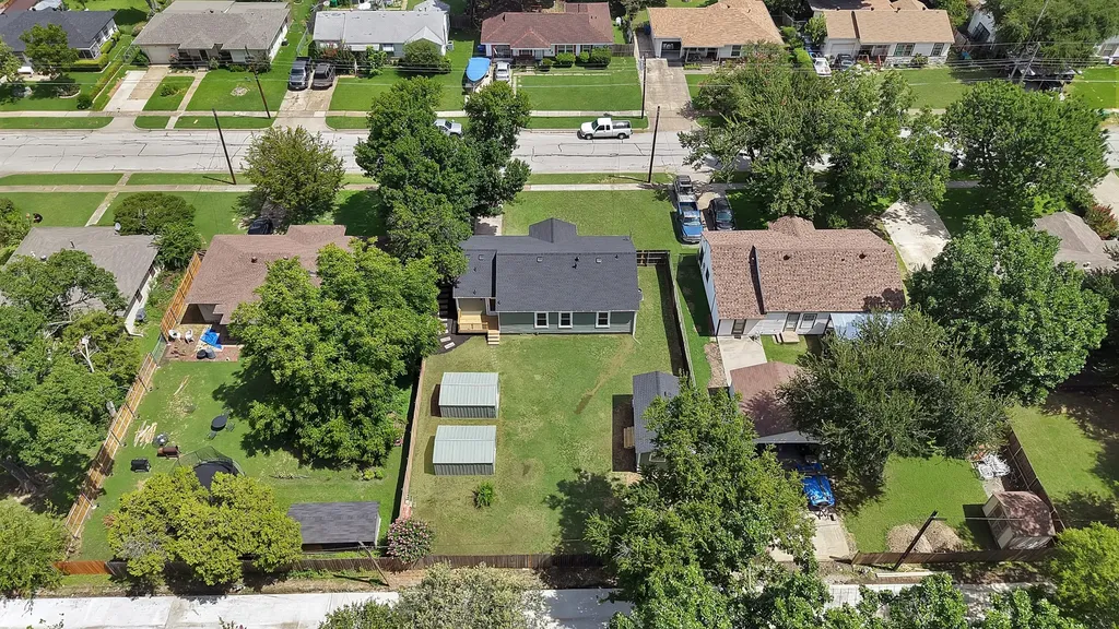 1104 E Russell Avenue Carrollton TX 75006