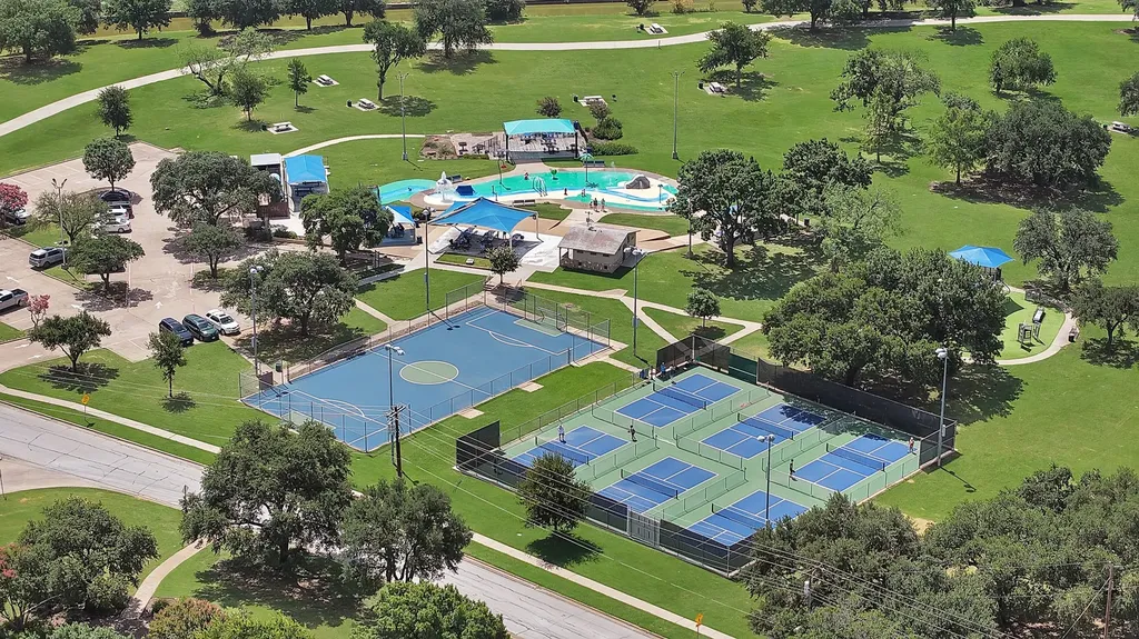 1104 E Russell Avenue Carrollton TX 75006