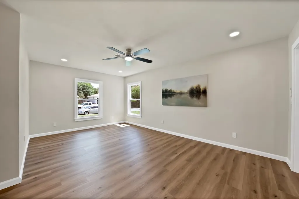 1104 E Russell Avenue Carrollton TX 75006