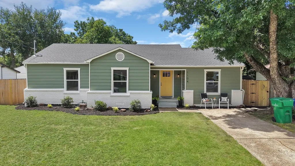 1104 E Russell Avenue Carrollton TX 75006