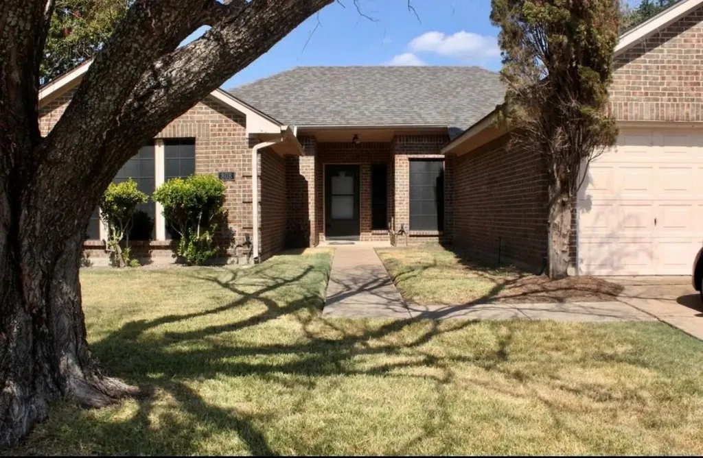 808 Bridgewater Lane Mesquite TX 75181