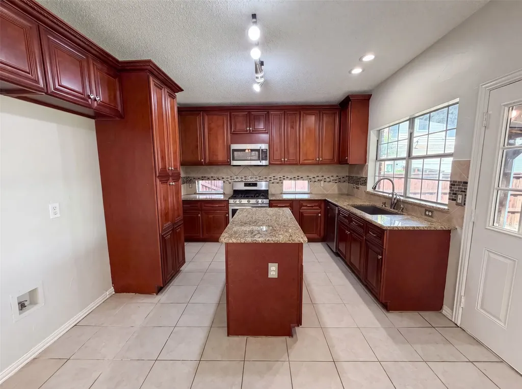 317 Riverwalk Lane Irving TX 75063