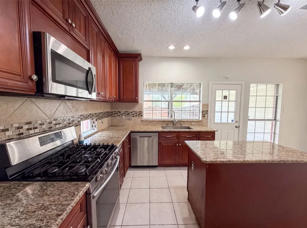 317 Riverwalk Lane Irving TX 75063