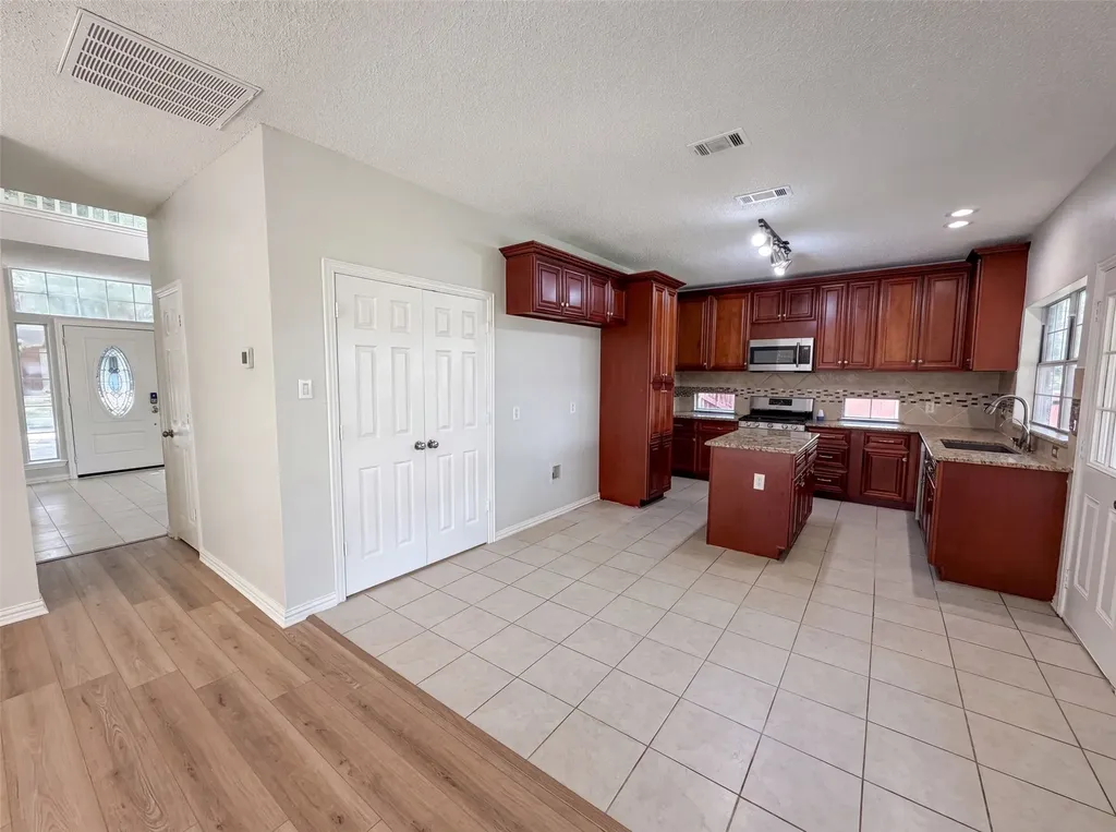 317 Riverwalk Lane Irving TX 75063