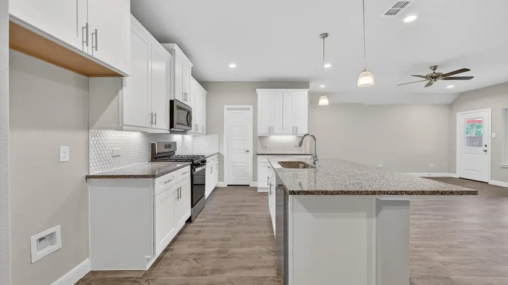 1416 Canterbury Trail Desoto TX 75115