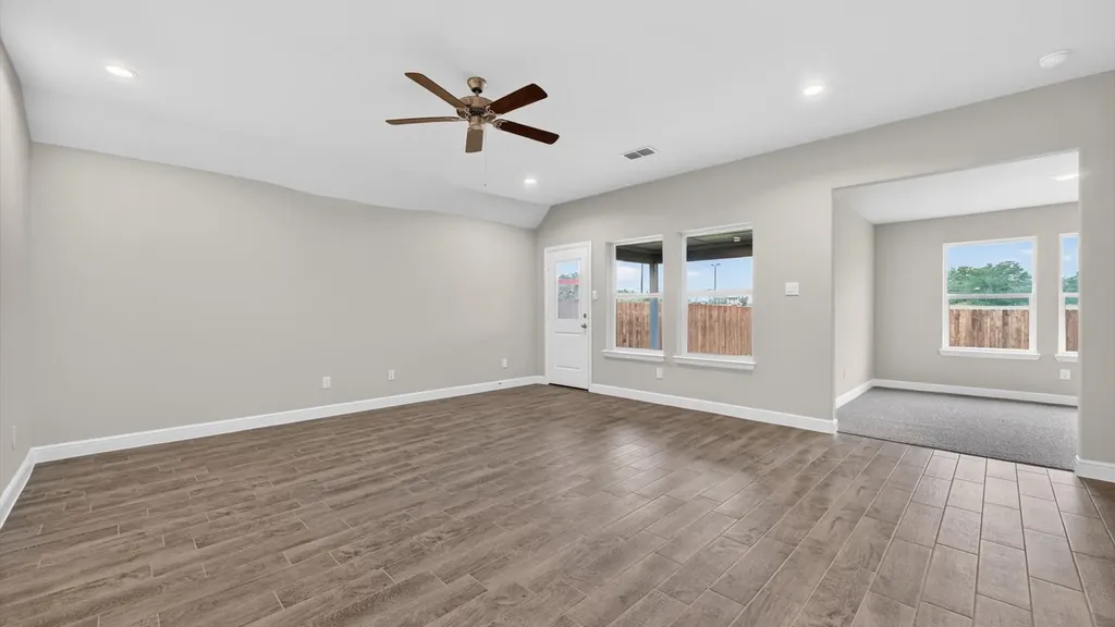 1416 Canterbury Trail Desoto TX 75115
