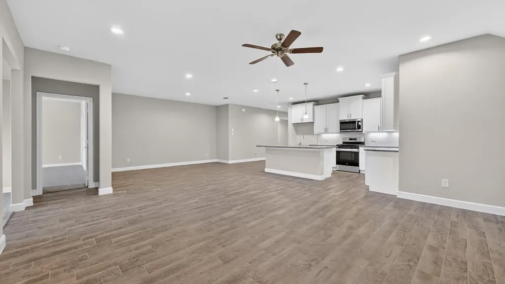 1416 Canterbury Trail Desoto TX 75115