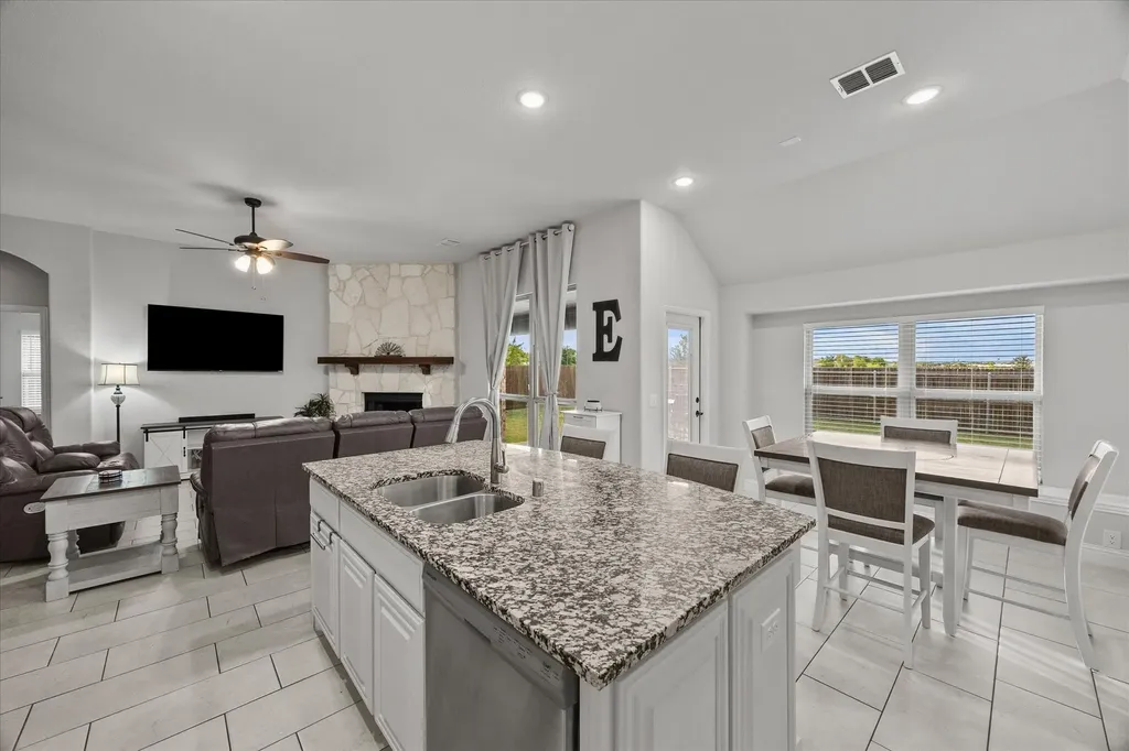 3904 Holly Springs Lane Kaufman TX 75142