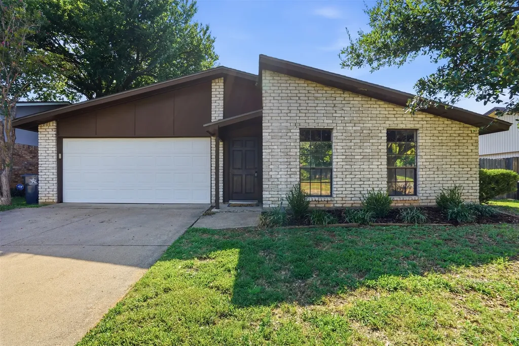 2711 Treeview Drive Arlington TX 76016