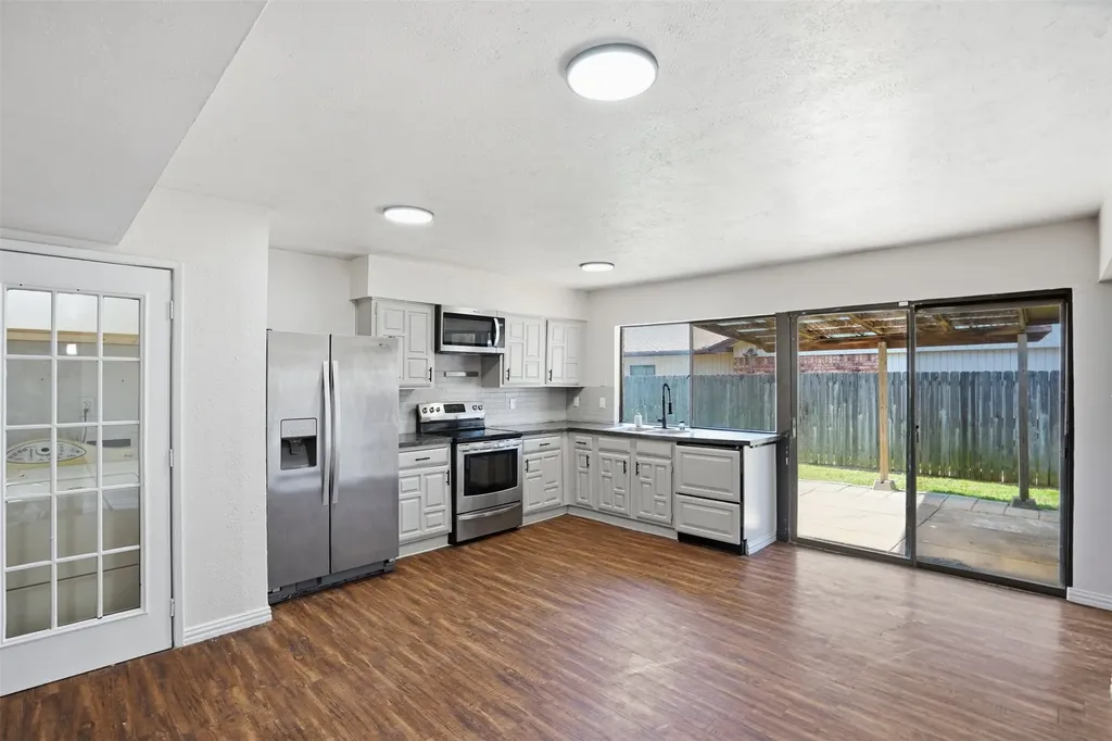 2711 Treeview Drive Arlington TX 76016