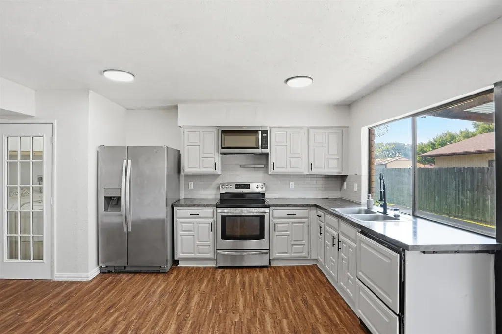2711 Treeview Drive Arlington TX 76016