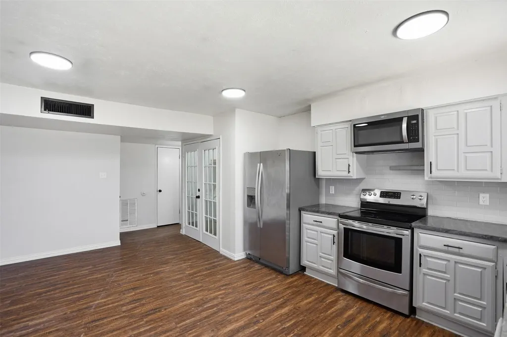2711 Treeview Drive Arlington TX 76016