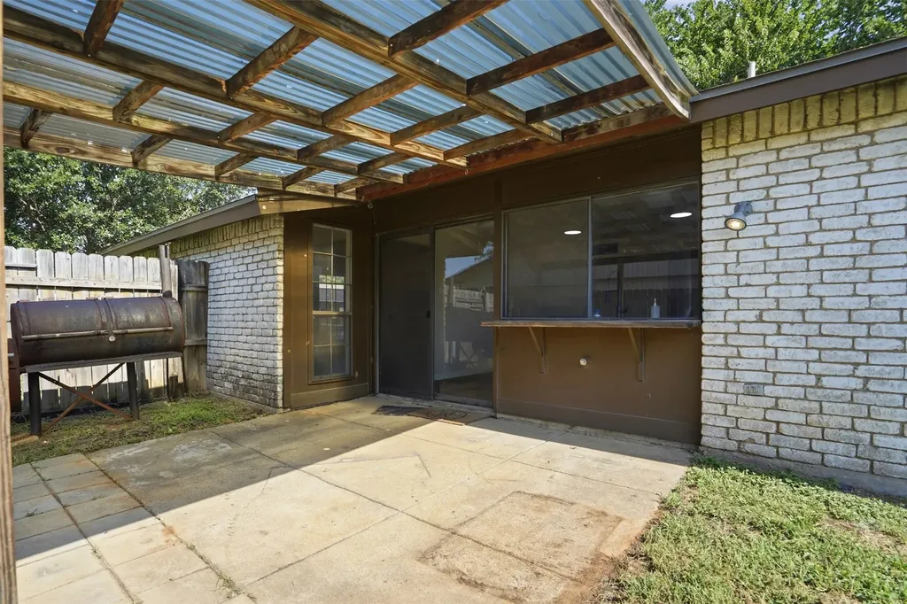 2711 Treeview Drive Arlington TX 76016