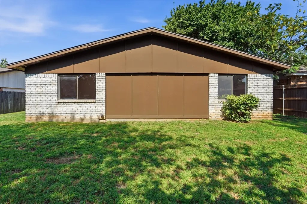 2711 Treeview Drive Arlington TX 76016