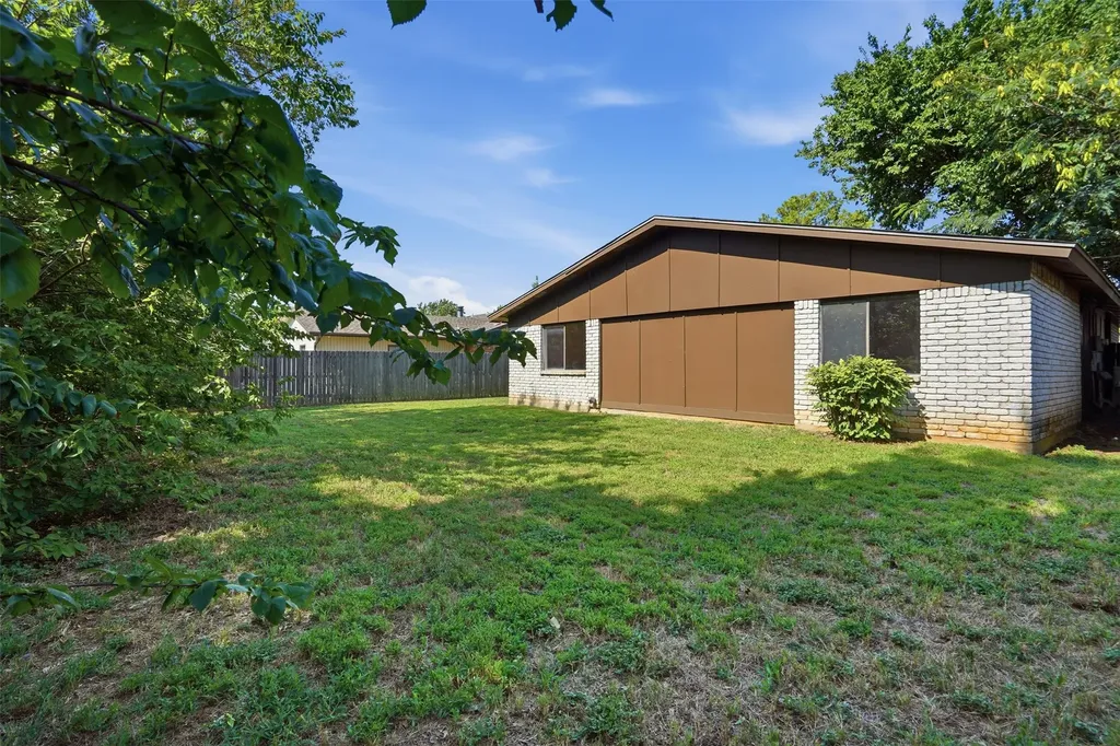 2711 Treeview Drive Arlington TX 76016