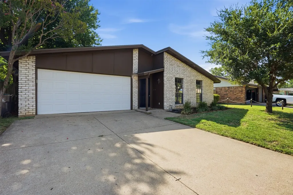 2711 Treeview Drive Arlington TX 76016