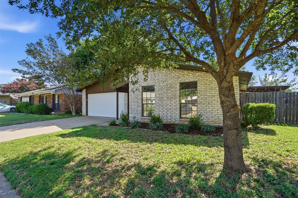 2711 Treeview Drive Arlington TX 76016