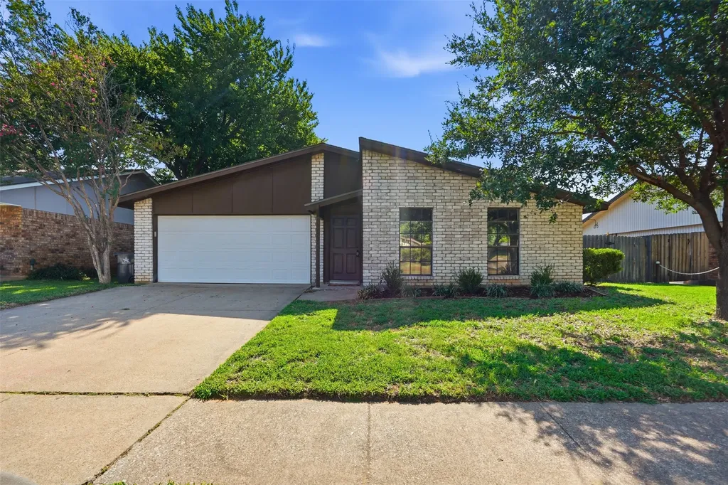 2711 Treeview Drive Arlington TX 76016