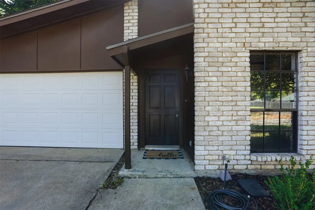 2711 Treeview Drive Arlington TX 76016