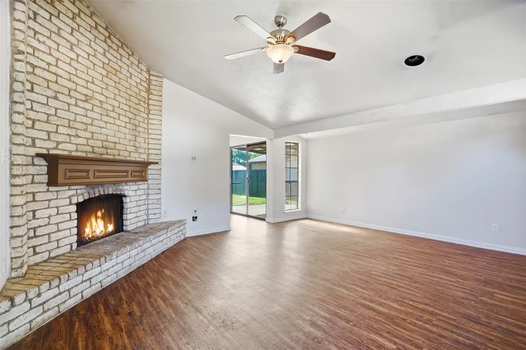 2711 Treeview Drive Arlington TX 76016
